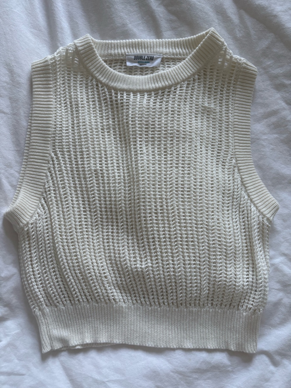 DOUBLE ZERO Cream Sleeveless Knit Sweater, Size Medium